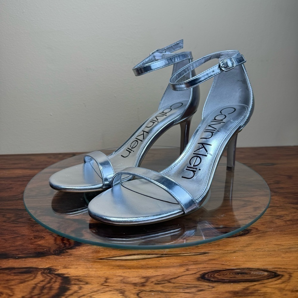 CALVIN KLEIN Women's Fairy Dress Sandals in Silver Faux Leather - Picture 9 of 16